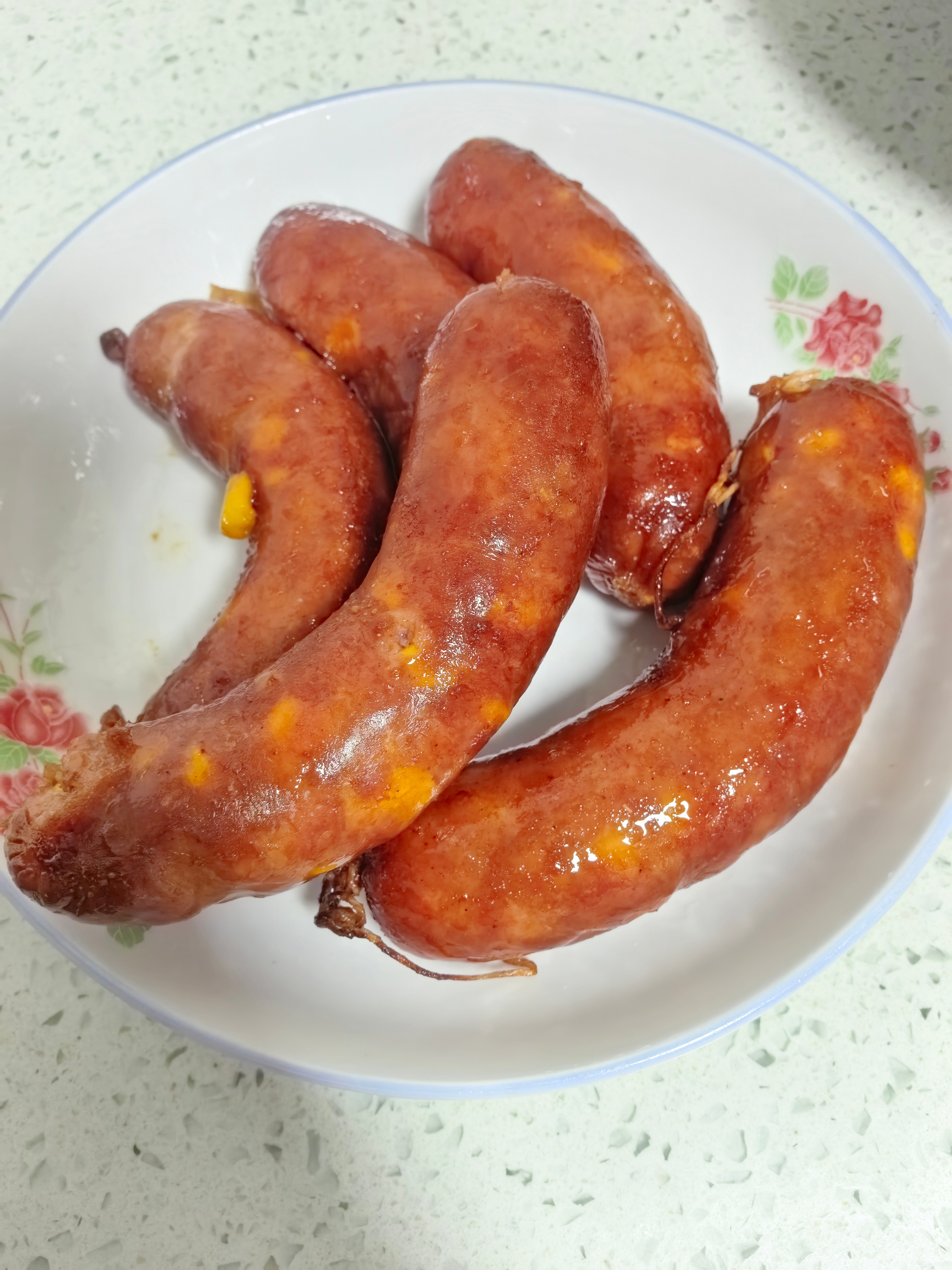 日常今晚蒸一锅大包子吃，顺便明天早点有啦～我婆婆真腻害自己又灌了一些玉米➕肉肠