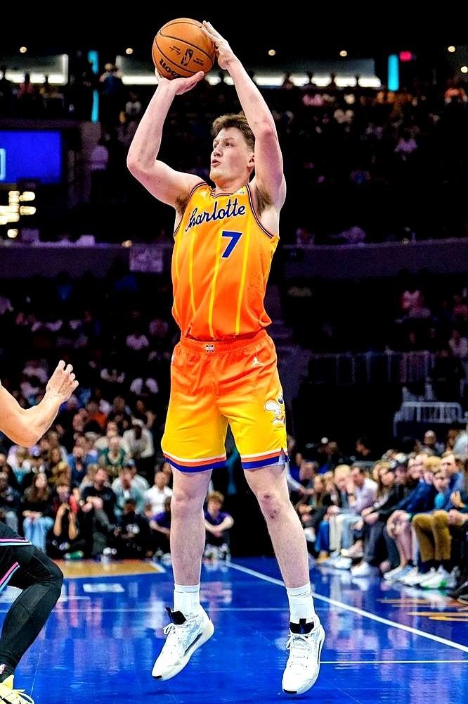 又一个被选秀报告“骗”了的人！黄蜂队这个4号秀康·克努佩尔，当初多少人说他运