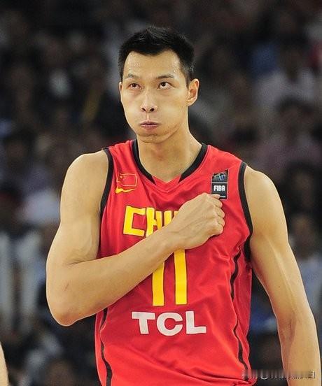 身高差40cm却神同步！易建联徐杰这共同点，打懵多少“天赋论”信徒说出来你