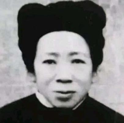 1943年，八路军司令员李运昌和300名战士，被日军7000多人包围，走投无路之