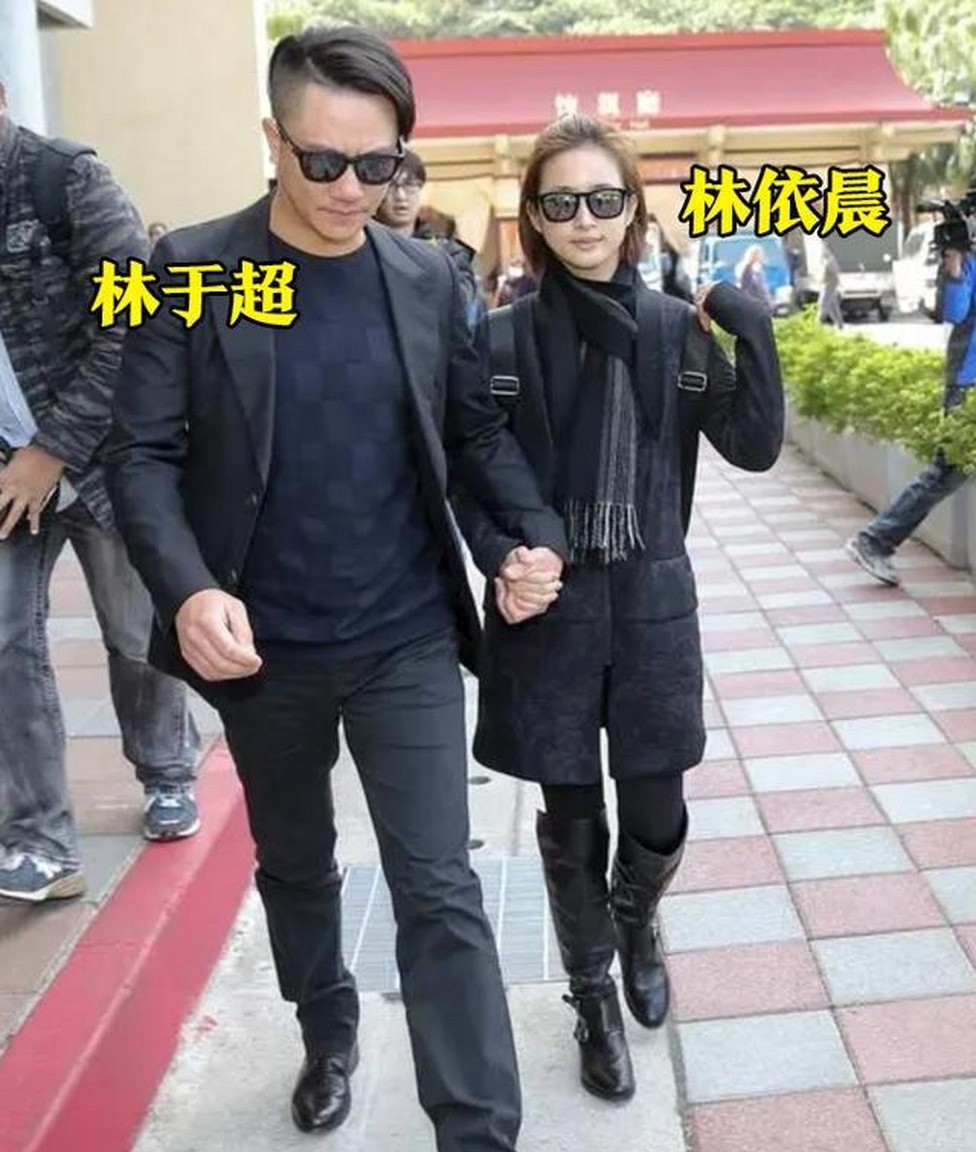 一直好奇，林依晨怎么找个圈外长相平平的老公？不查不知道，一查吓一跳，这人还真