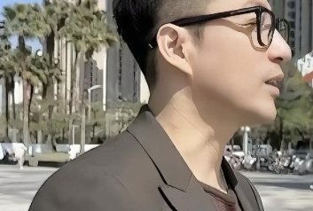 汪小菲老这么北京台湾两头飞其实真没必要既然老婆孩子都在台湾，不如就好好在那边陪