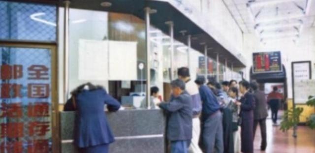 中国邮政真是个神奇的企业！1998年邮电分家后，邮政第一年就亏了179亿，成为全
