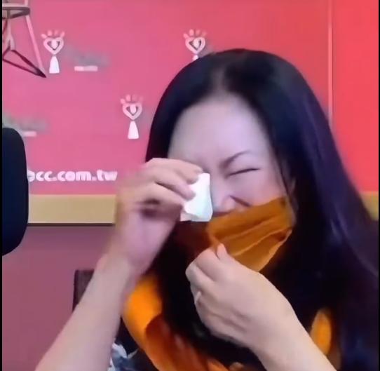 难怪小s突然搬回娘家去住，不是婆家有什么事，而是汪小菲他出手了！不知道s家这