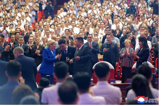 【#金正恩为阵亡援俄士兵举行告别仪式#】据新加坡《联合早报》网站7月1日报道，朝