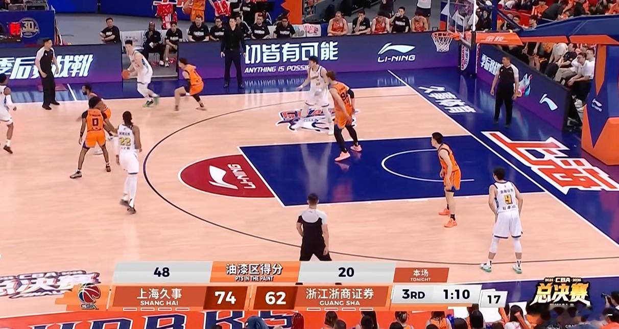 油漆区得分48-20，上海内线进攻火势太猛……第三节还有1分钟上海74-62广厦
