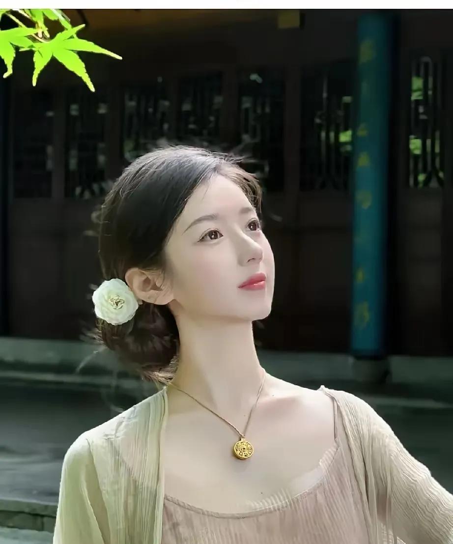 63年的我退休已经十几年了，每个月准时到账的养老金，默默的托举着我的从容，还有那