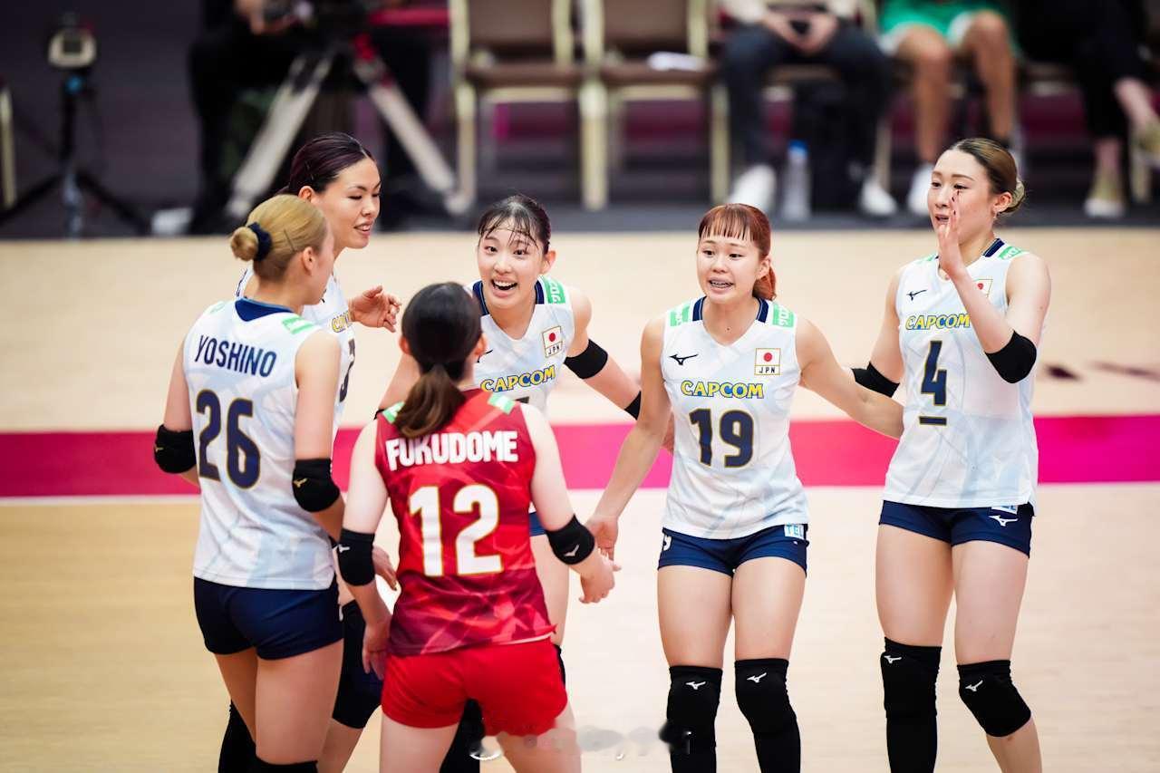 2025女排世锦赛小组赛第二轮，日本女排3比2逆转乌克兰女排（25-2720-
