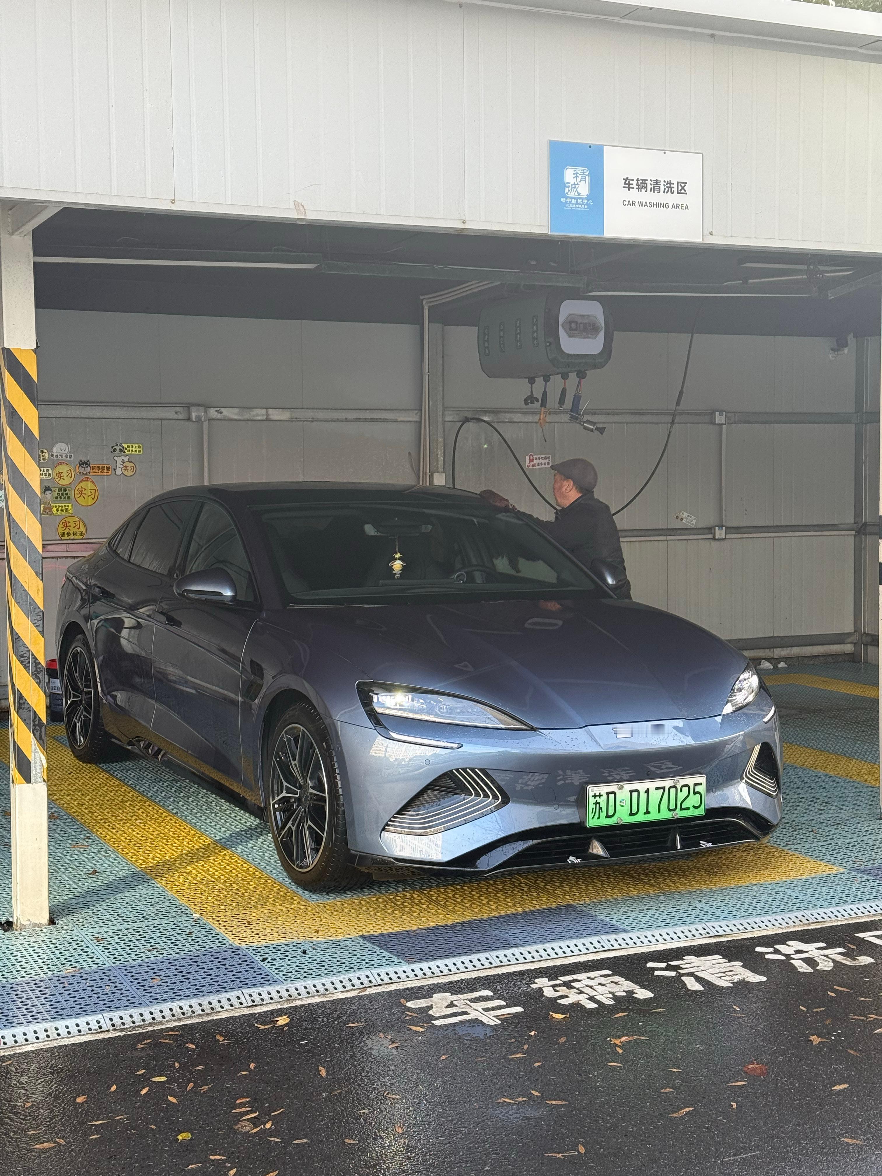 别的不说，洗车都不给洗，确实有点抠门了我的海豹ev去维保的时候，人家特意和我说，