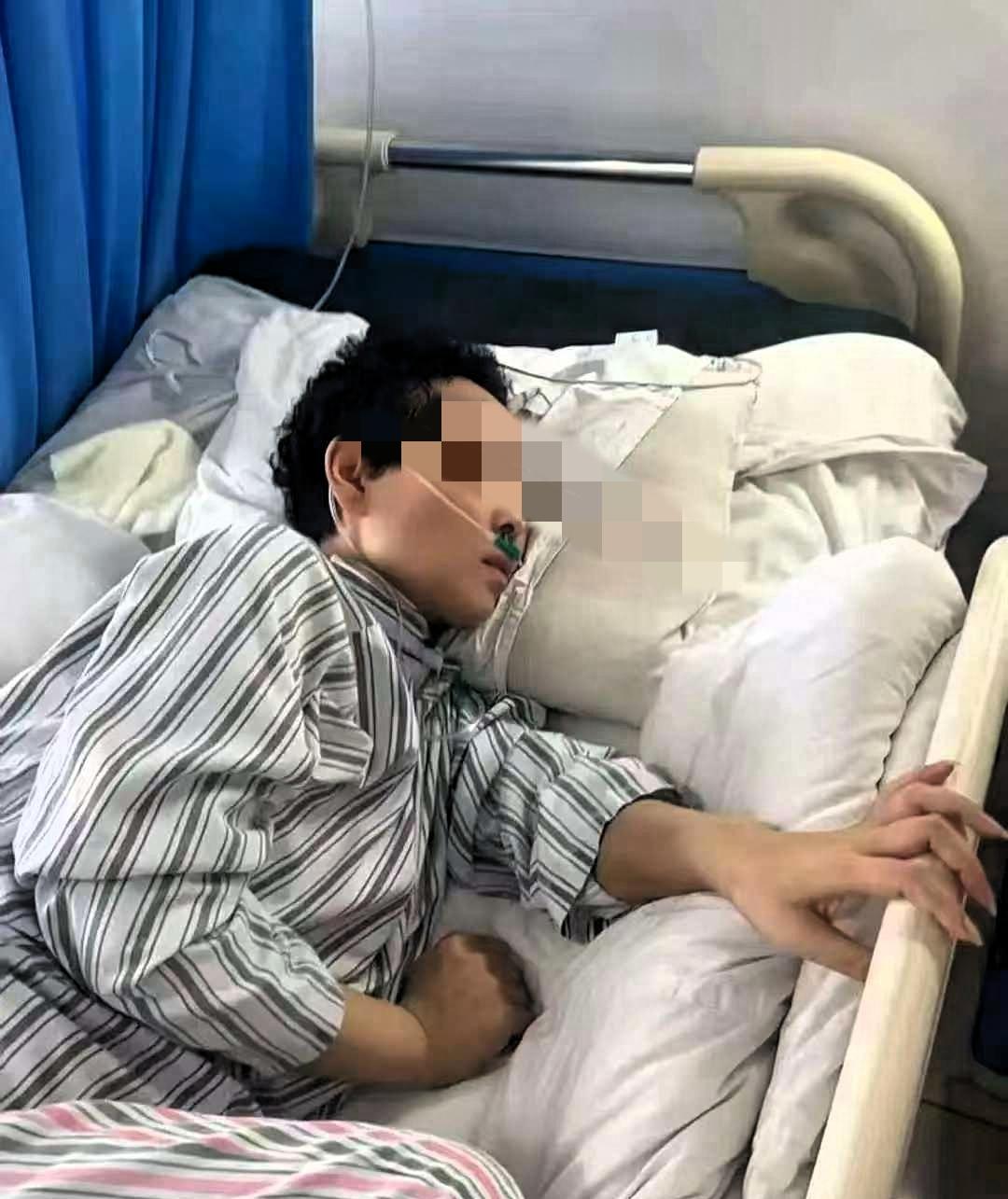 全网泪崩！高考结束父亲才敢说：你妈妈11天前就走了高考最后一门科目结束，考场
