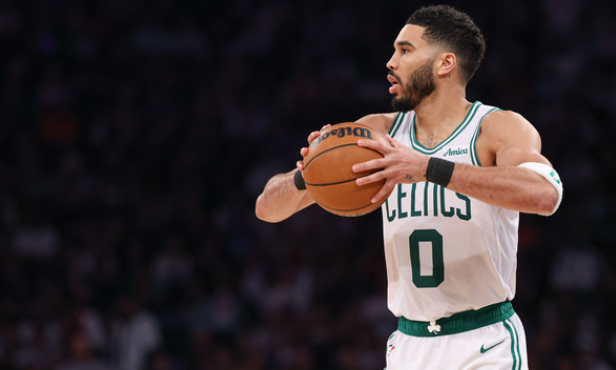 真的有点夸张了，塔图姆这状态感觉比受伤前打的还好现在除了每场比赛会奖励自己三