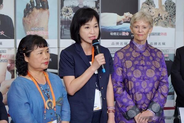 柯志恩民调继续领先赖瑞隆，高雄有望再次“绿地变蓝天”？有人坐不住了！岛内的九