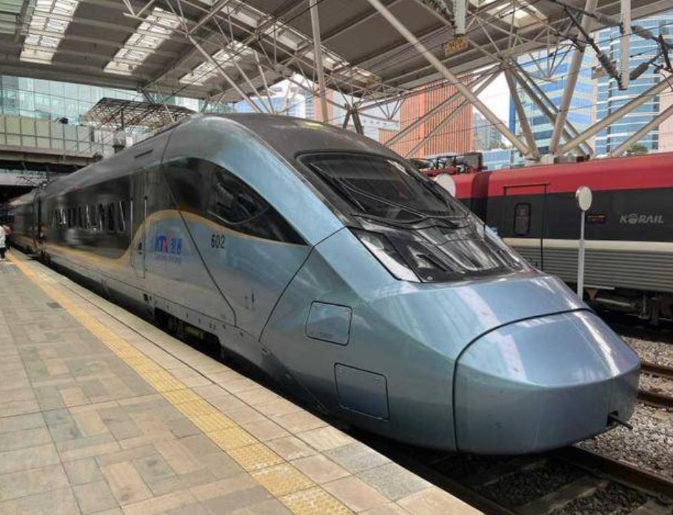 不得不说，当看到韩国新一代高铁跑出370公里时速的新闻，我心里的第一反应就是：这