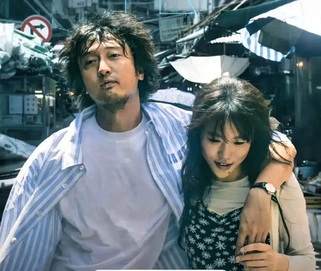 窦靖童的成长轨迹：从"天后之女"到独立艺术家的破茧之路！28岁的窦靖童以长发