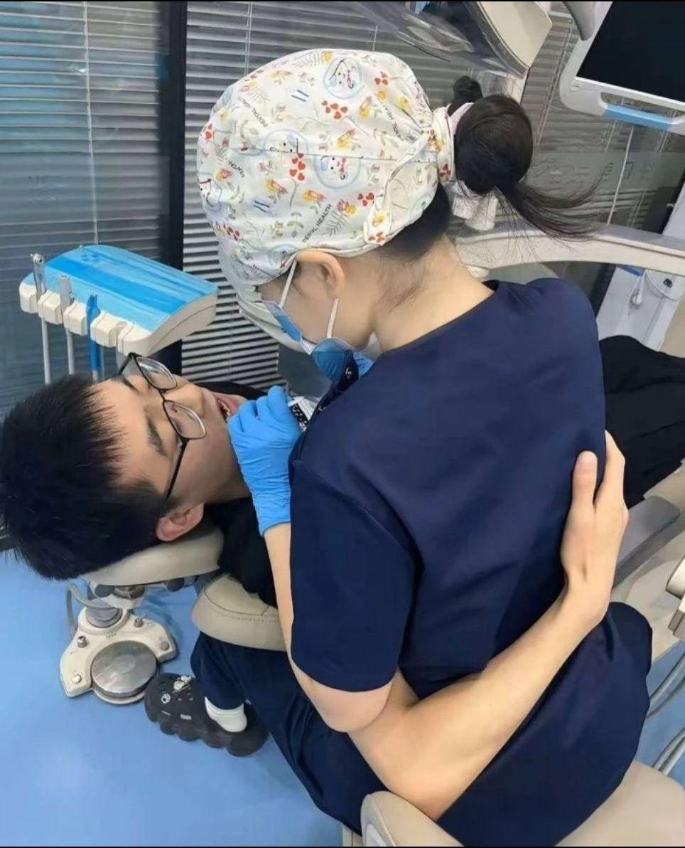 不正规呀！那不是医生戴的帽子