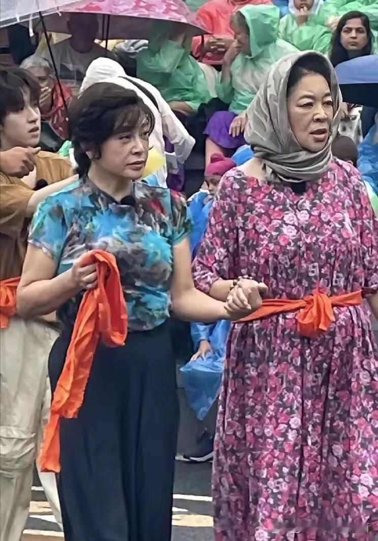 电视上看到的刘晓庆是那么的精致漂亮，怎么离开美颜和滤镜之后的她看起来是这么普通，