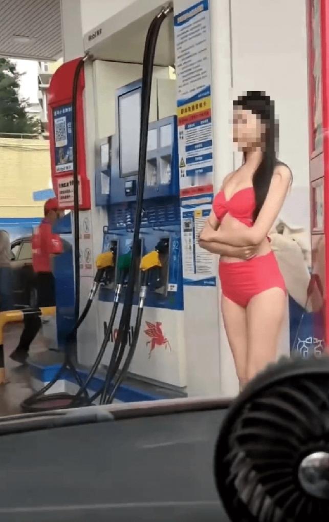 江门这家美孚加油站在“双十二”搞促销，整出了个大动静！他们请了衣着暴露的模特现场