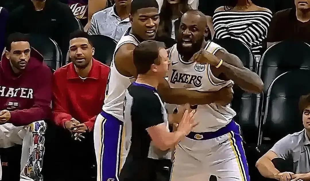 球砸过来那一下，狄龙摆明就是冲人去的。38岁的詹姆斯当场炸了，追着要说法，