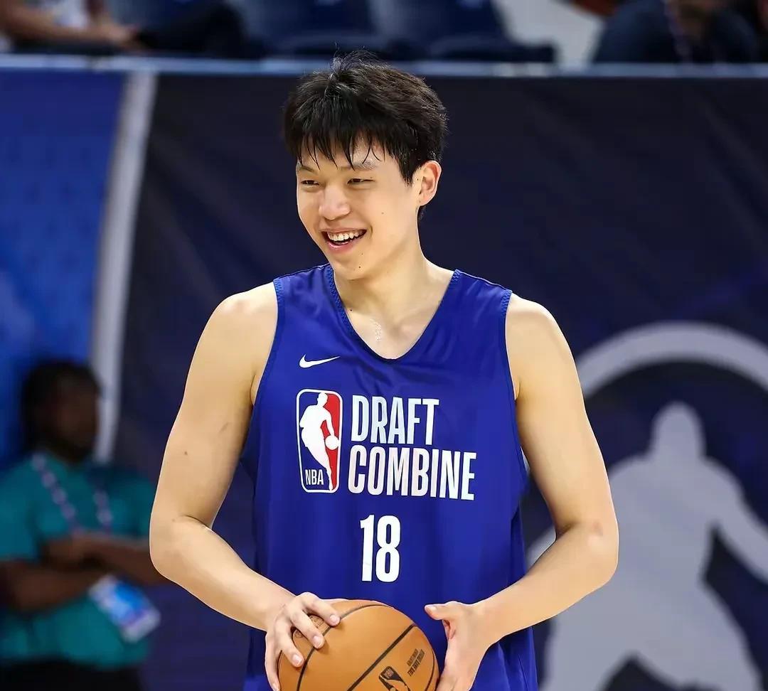 杨瀚森能不能进首轮取决于两点杨瀚森在美国联合试训表现优秀，这之后他的预测排名也