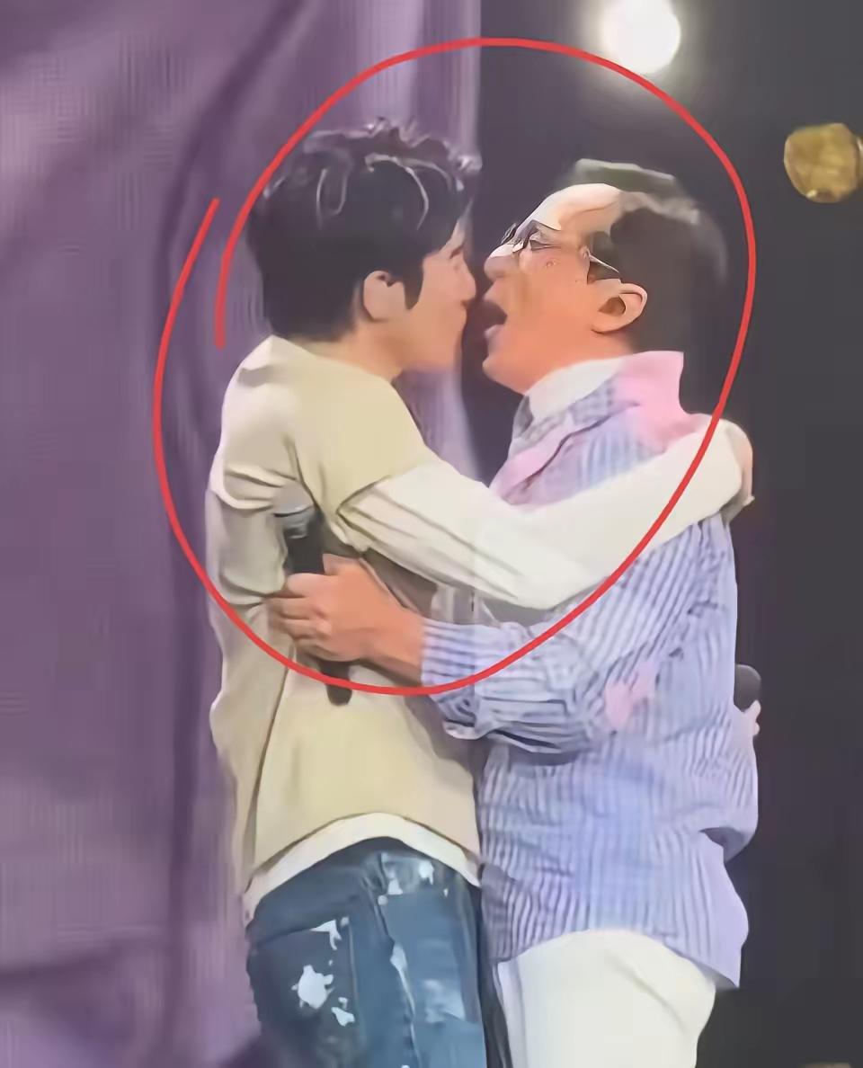 成龙今天哭不出来了，当他看到网上的评论，气的地板都快剁烂了，原来