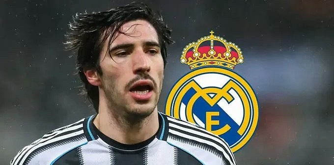 据英国媒体teamtalk报道，托纳利的经纪人正加紧推动其转会，目前已与皇家马德