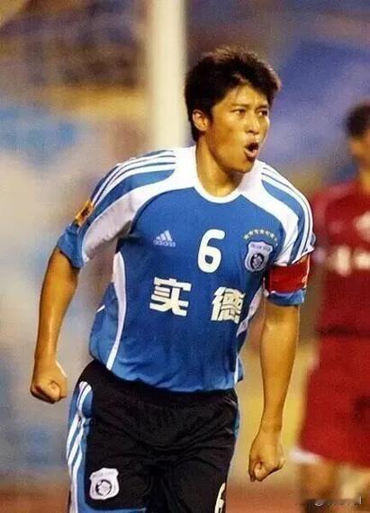 小时候的张耀坤，学习成绩十分优异，以500多分的高分考上了大连市重点高中48中