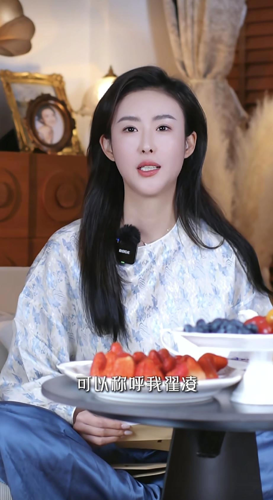 车模兽兽从加拿大回国带货，嘴歪了虎背熊腰，完全没有超模气质了，非常可惜！近日