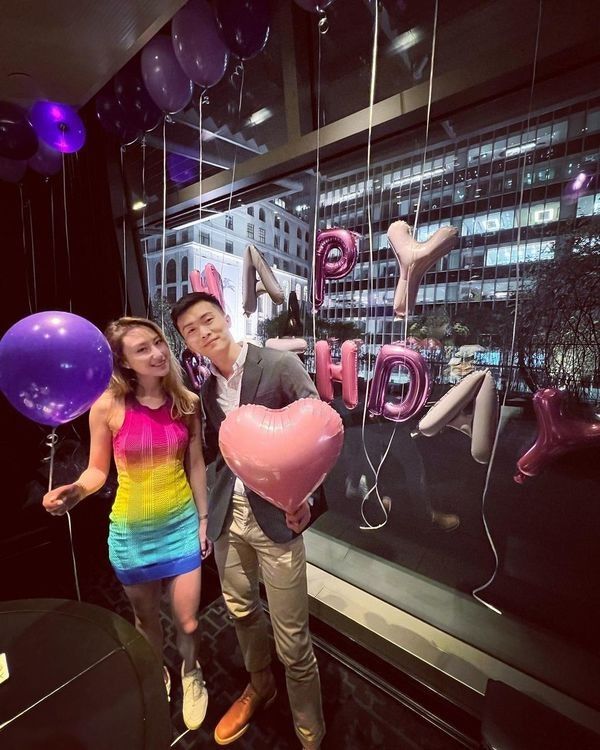 才和消防队长未婚夫分手没多久，何超云身边就惊现神秘胡须男！两人不仅同游欧洲，12