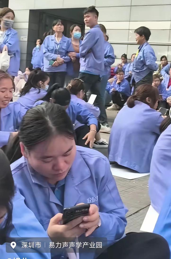 深圳蓝牙耳机的员工大部分都是年轻人，上有老，下有小，都是家庭的顶梁柱，能吃苦也愿