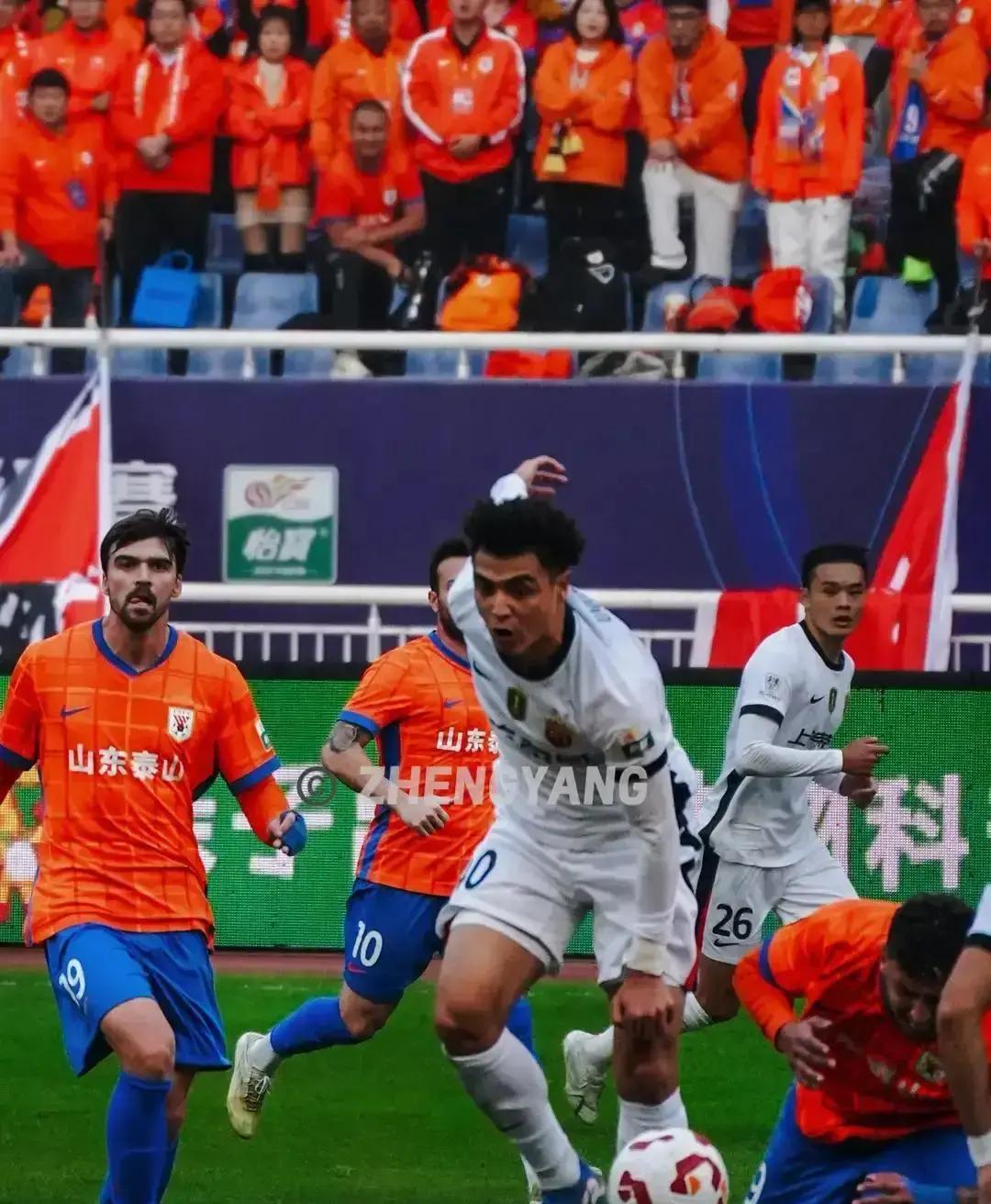 U21坐穿板凳，老将踢满90分钟武汉三镇一线队平均年龄29.8岁，中超最老