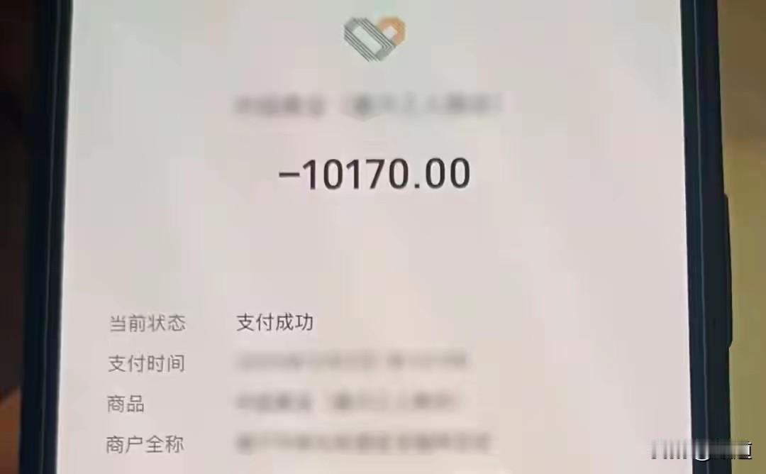 浙江嘉兴的黄女士和江某某是男女朋友关系。近日，黄女士发现自己首饰盒里的一枚黄金