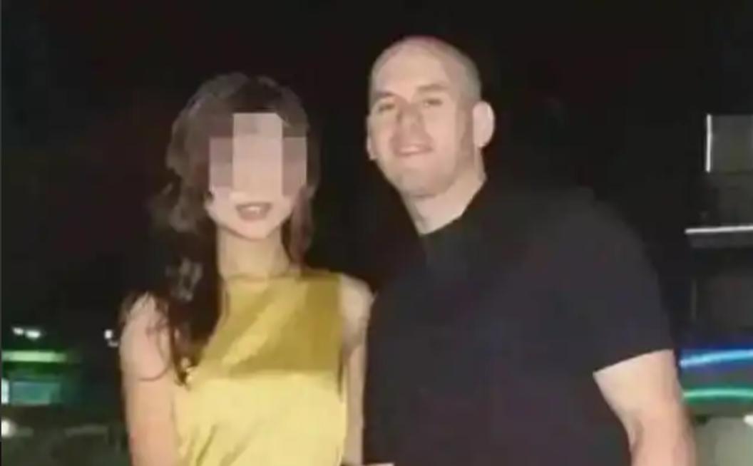 一个来自美国社会底层的男人伯纳德，他没学历没技能，在美国欠着债、离了婚、还有三个