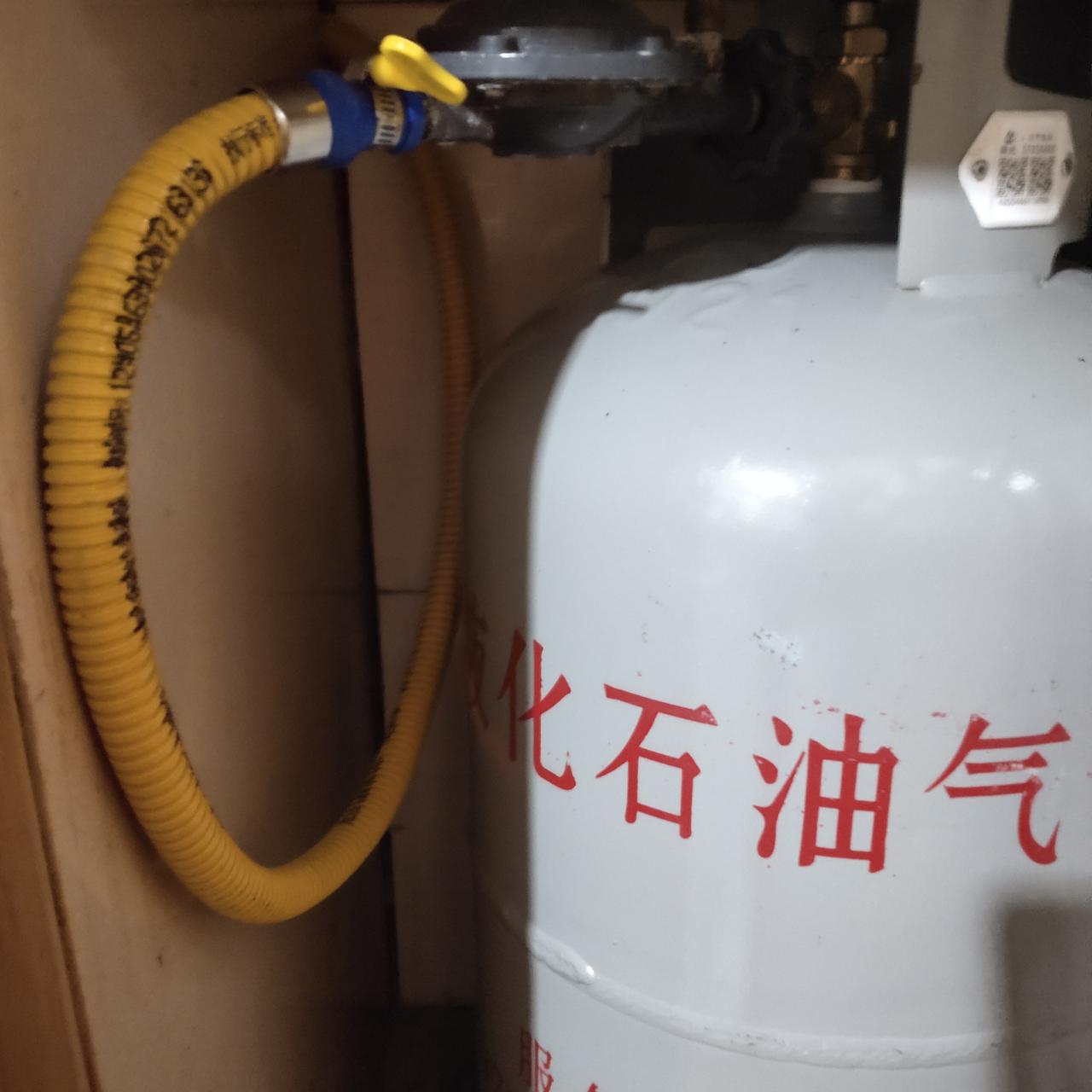 我不知是否被一个做液化气生意的人骗了。事情是这样的，我有几年没