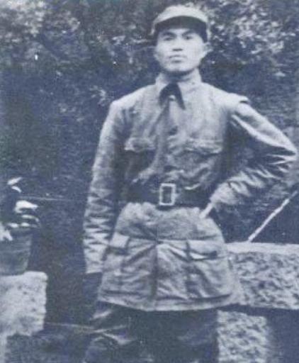 中原突围时皮定均听说团参谋长妻子生孩子，关心地询问孩子是否已经取名了？1946