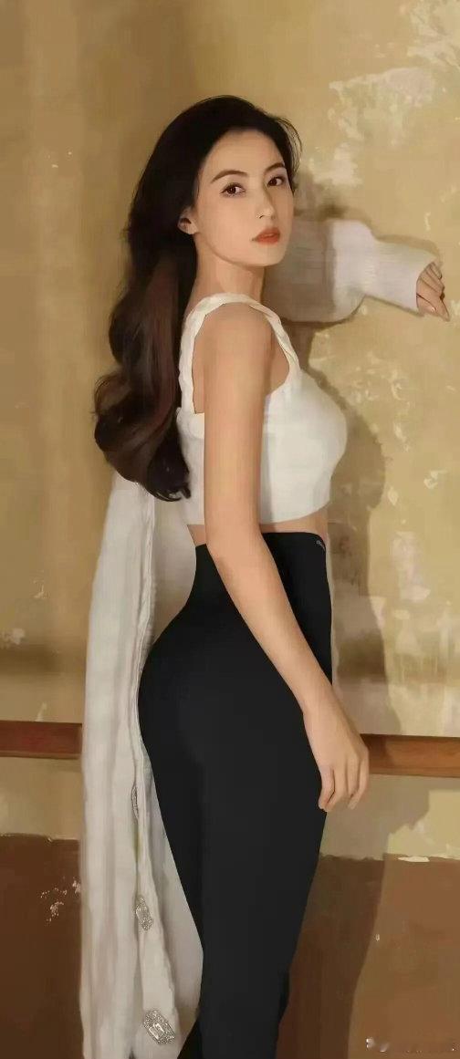 张柏芝全新性感写真释出，身姿曼妙线条优越，完美身材一览无余，魅力十足。