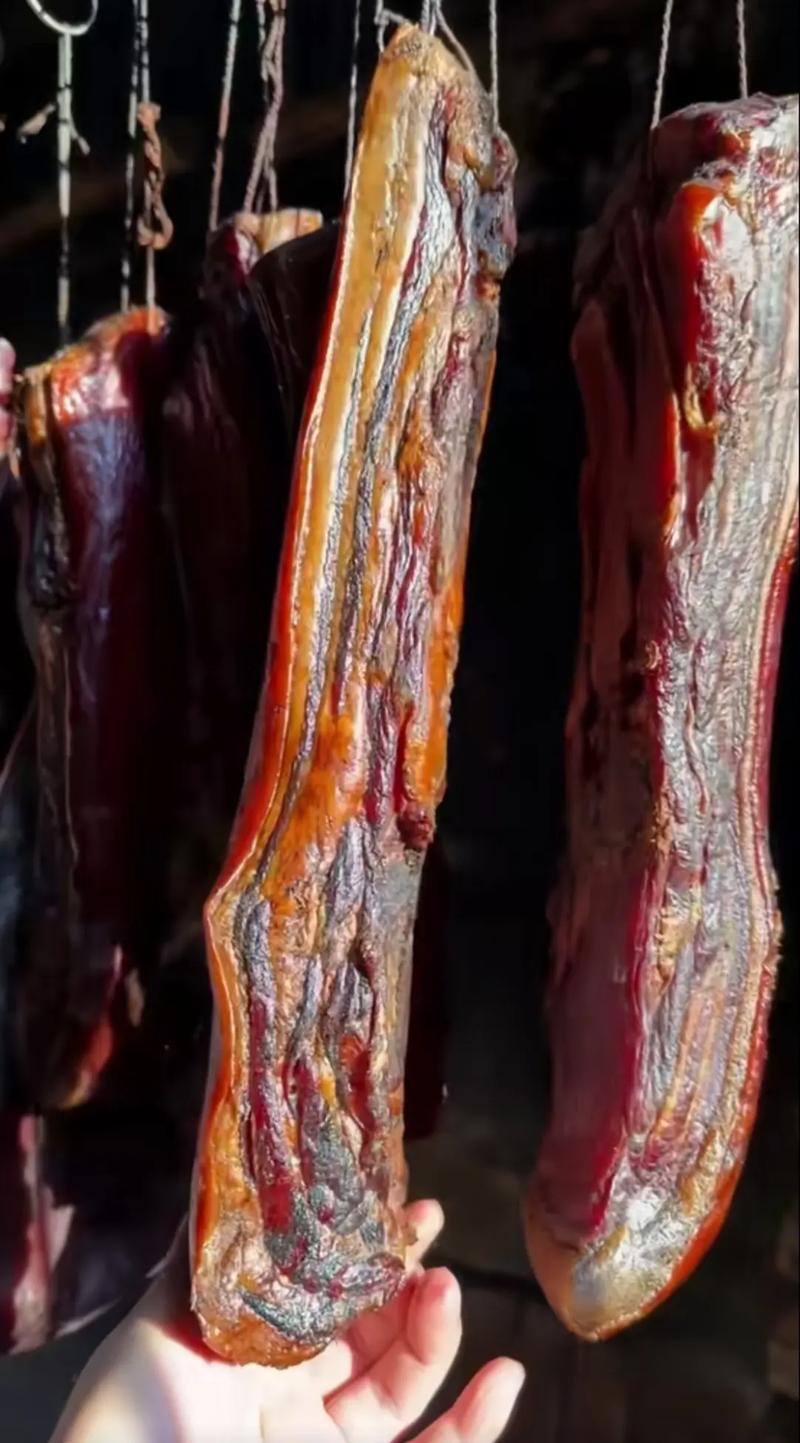 春节将至，你家开始挂腊肉了吗？院子里弥漫的腊味，总能勾起满满的回忆。其实，做出好