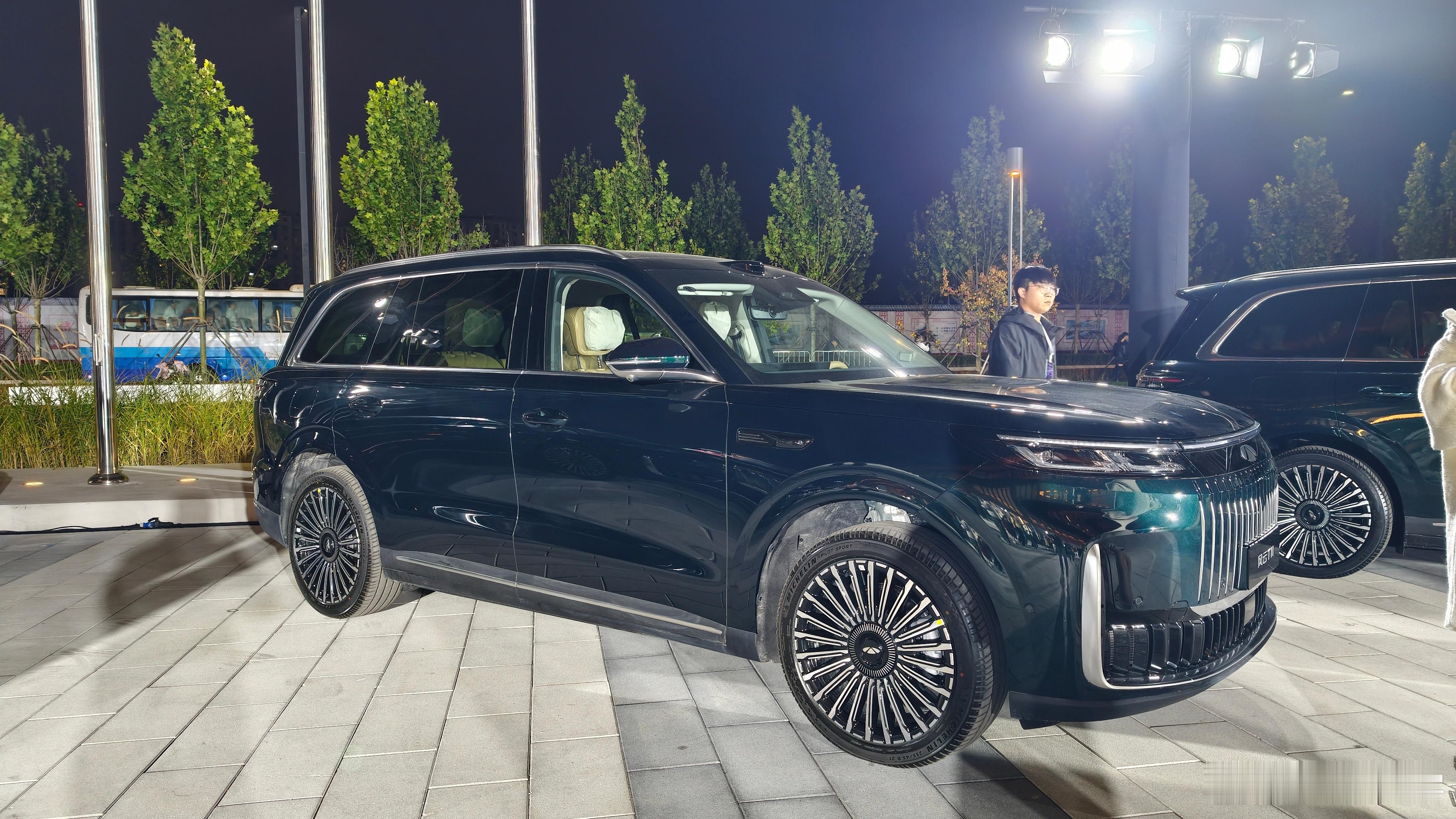 奇瑞风云T11今晚上市，跟之前风云A9一样，发布会地点也是在新国展中心。现场