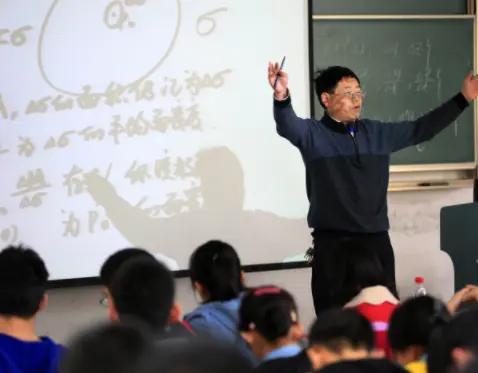 高中学历能当博导？这事儿是不是离谱到让你怀疑人生？江苏科技大学这波操作，真是把大