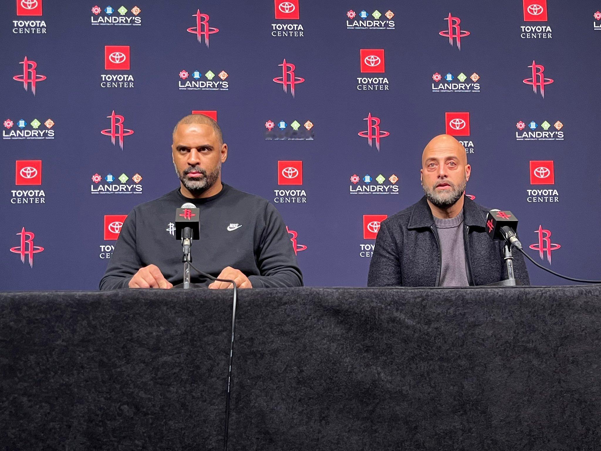 斯通：“我们很认可现在的这套阵容。”谈到范弗里特潜在复出，斯通：“只要还能站在球