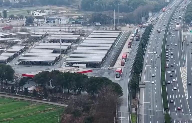 全国最大规模高速公路超充站投运2月2日，全国最大规模高速公路光储充一体化智慧超充