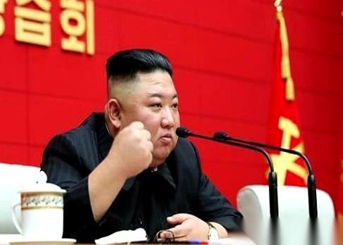 金正恩这次出手的信号非常硬：战犯国家正在重燃狂热。就在这个月，日本陆上自卫队悄