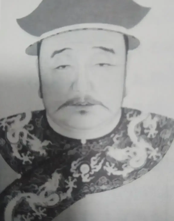 皇太极对朝鲜的态度:你不服，那我就打到你服为止。早在天聪元年，皇太极就命令二贝