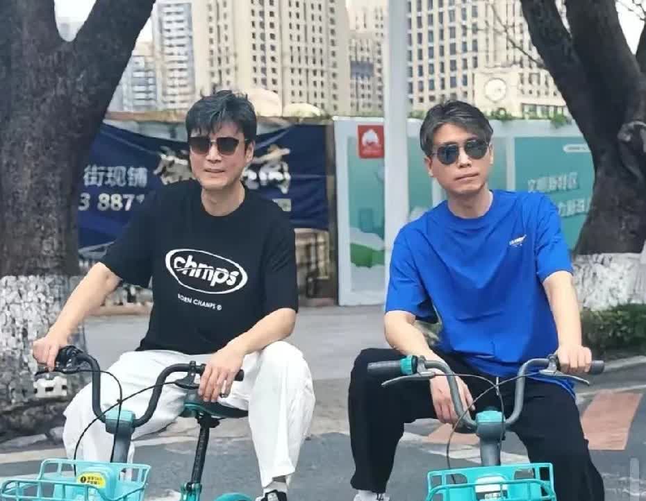 《三贱客》少了一个“贱”！唐旭打电话告诉李乃文的，一开始李乃文以为是开玩笑的