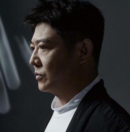 李连杰，正式官宣！3月19日，功夫巨星李连杰毫无预兆地冲上各大社交平台热搜榜首