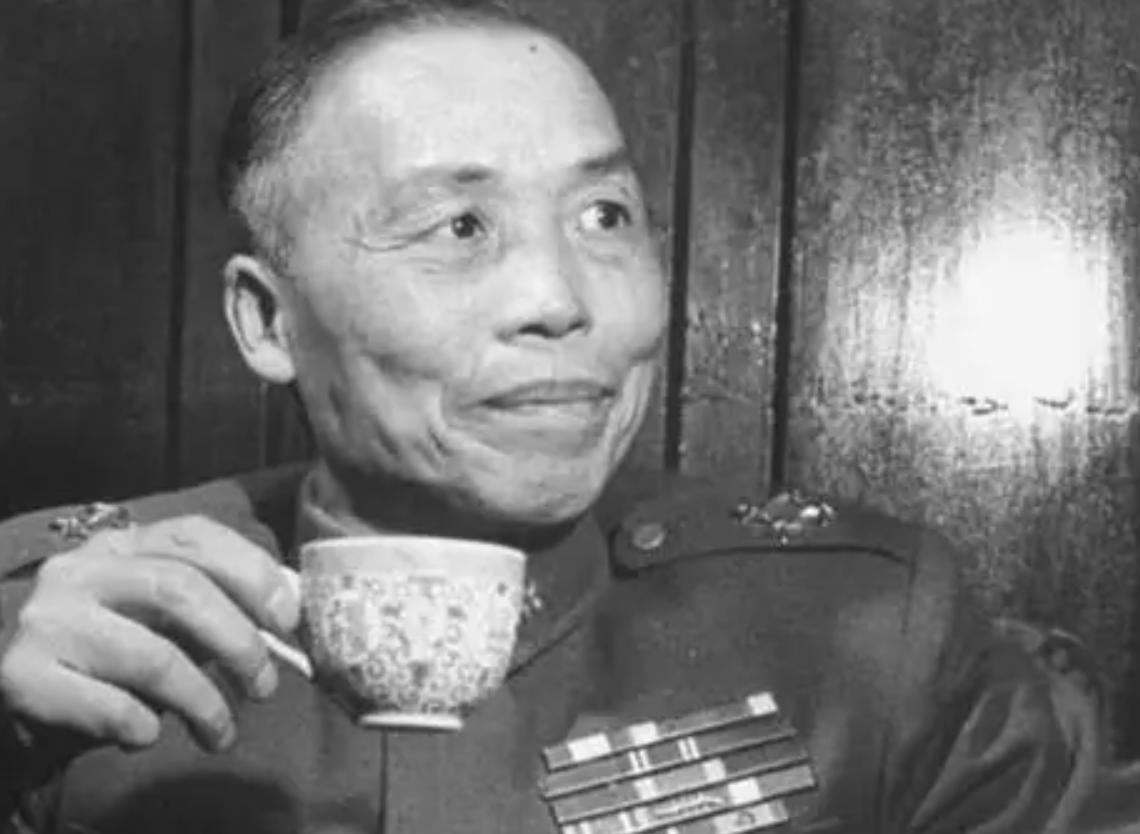 李宗仁在他的回忆录里，对两个人的观感很差，一个是邱清泉，另一个就是杜聿明，他的原