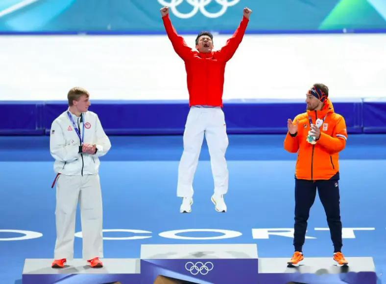 韩媒嘲讽中国队再遭打脸！短短2个晚上，中国队连拿3金升至第12位2月20日凌晨，