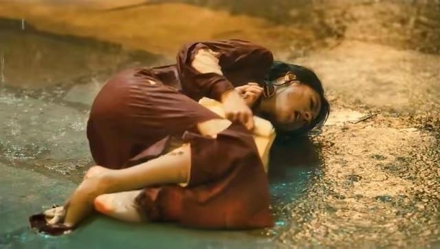 追剧《八千里路云和月》丁玉娇险些在歆雅饭店被谢先生玷污了。在这国破家亡的时候