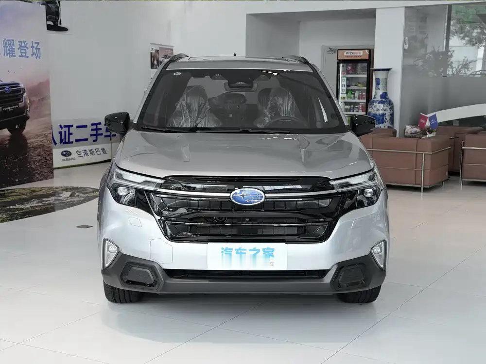 2026款斯巴鲁森林人混动版，紧凑型四驱SUV。整车4655mm×1815mm×