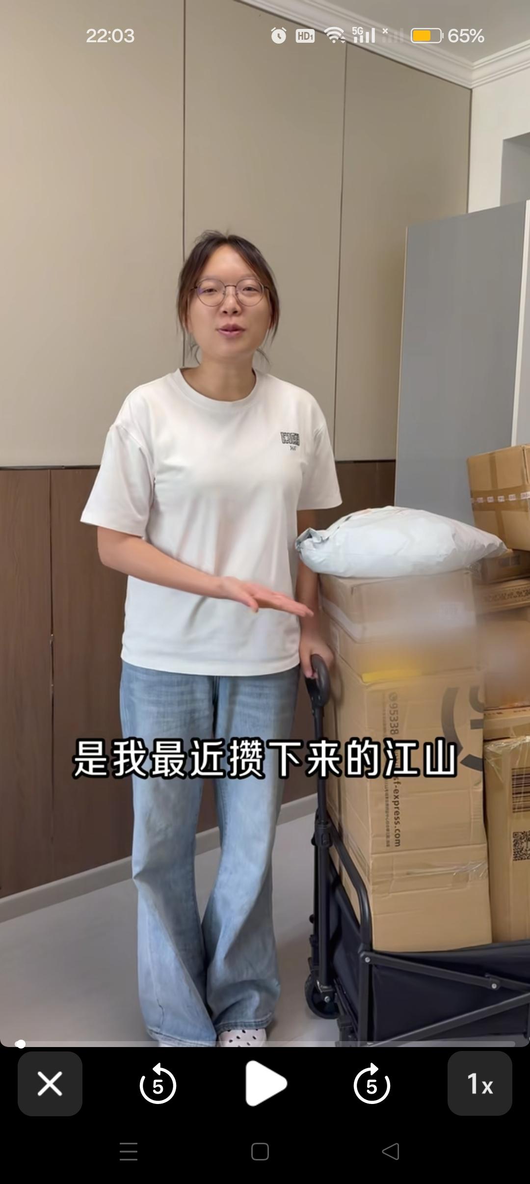 网友：谢浩楠妹妹应该是在南京租了房子，周末可以和哥哥一起直播了😍准备在南京发展