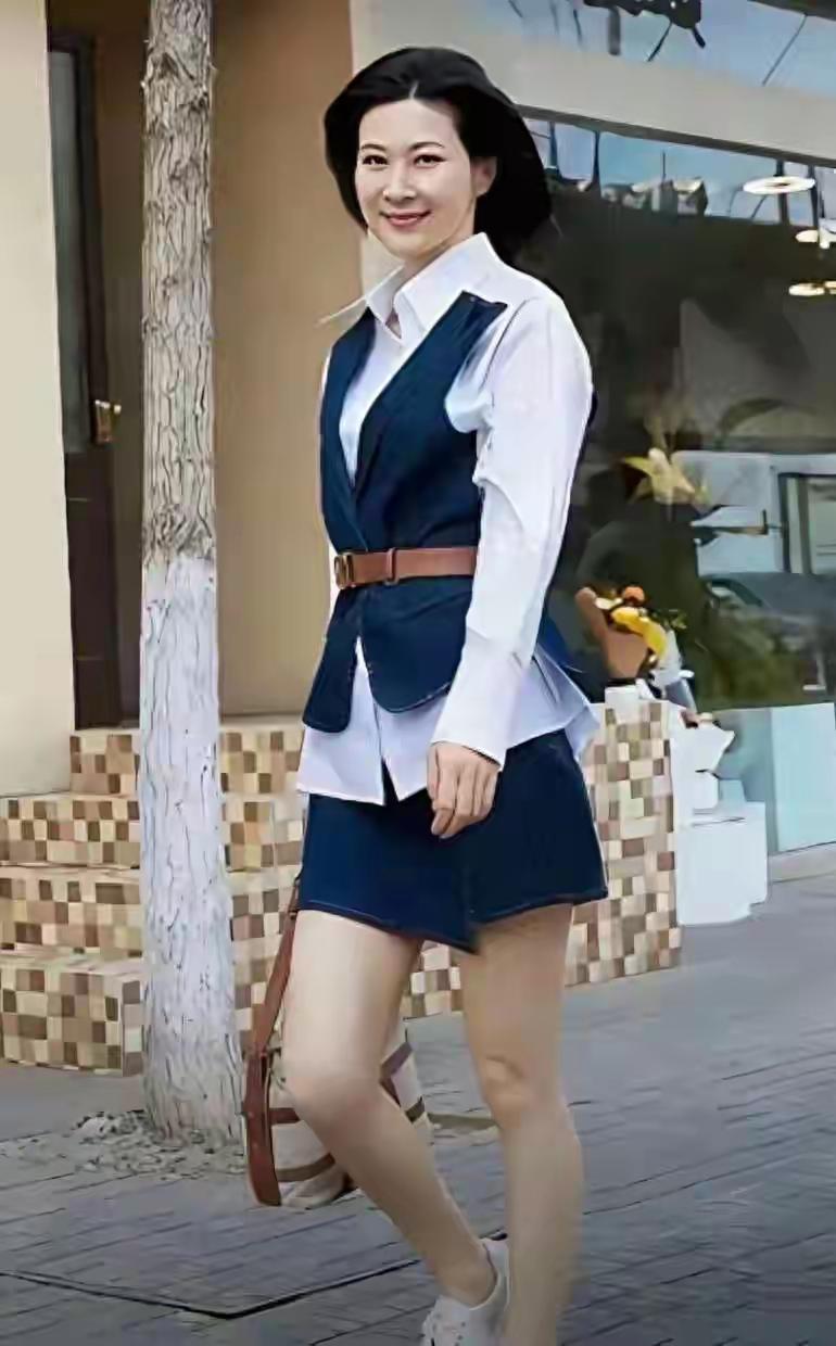 《亮剑》里李云龙的媳妇小田，也就是由童蕾饰演的田雨，在剧中就美得让人眼前一亮。现